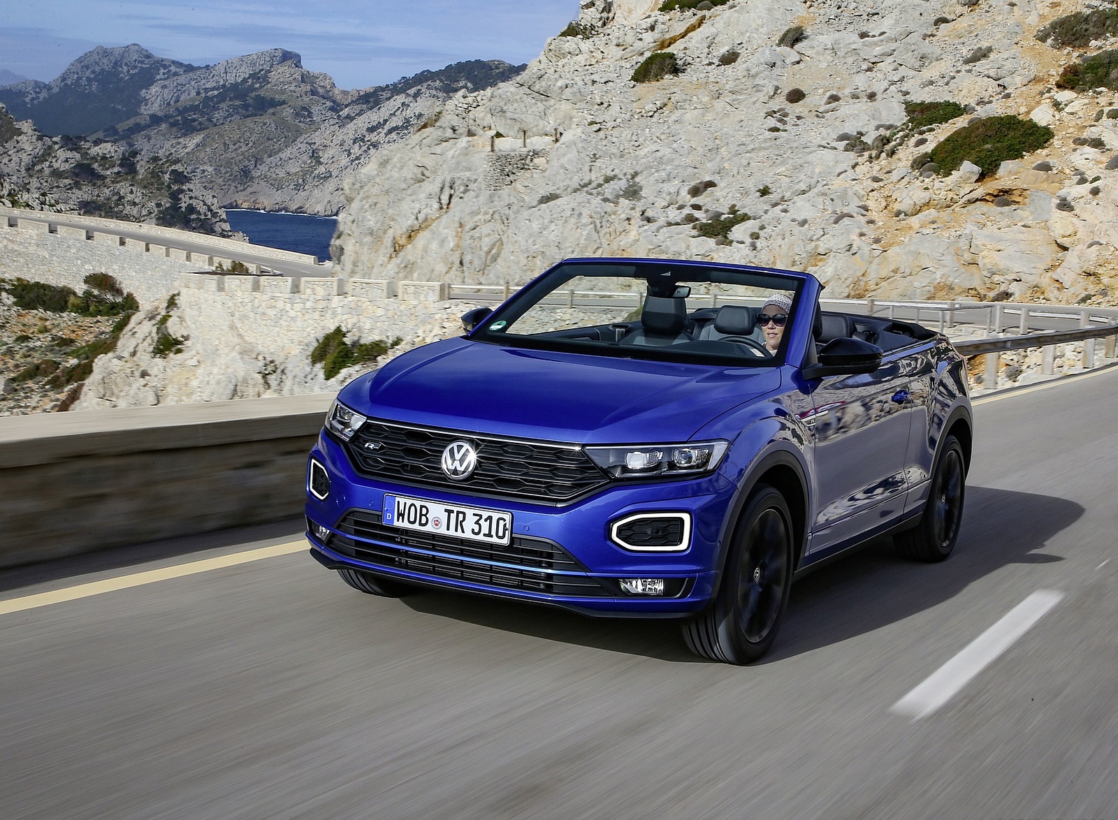 2020 Volkswagen T-Roc Cabriolet Front Three-Quarter Wallpapers #4 of 205