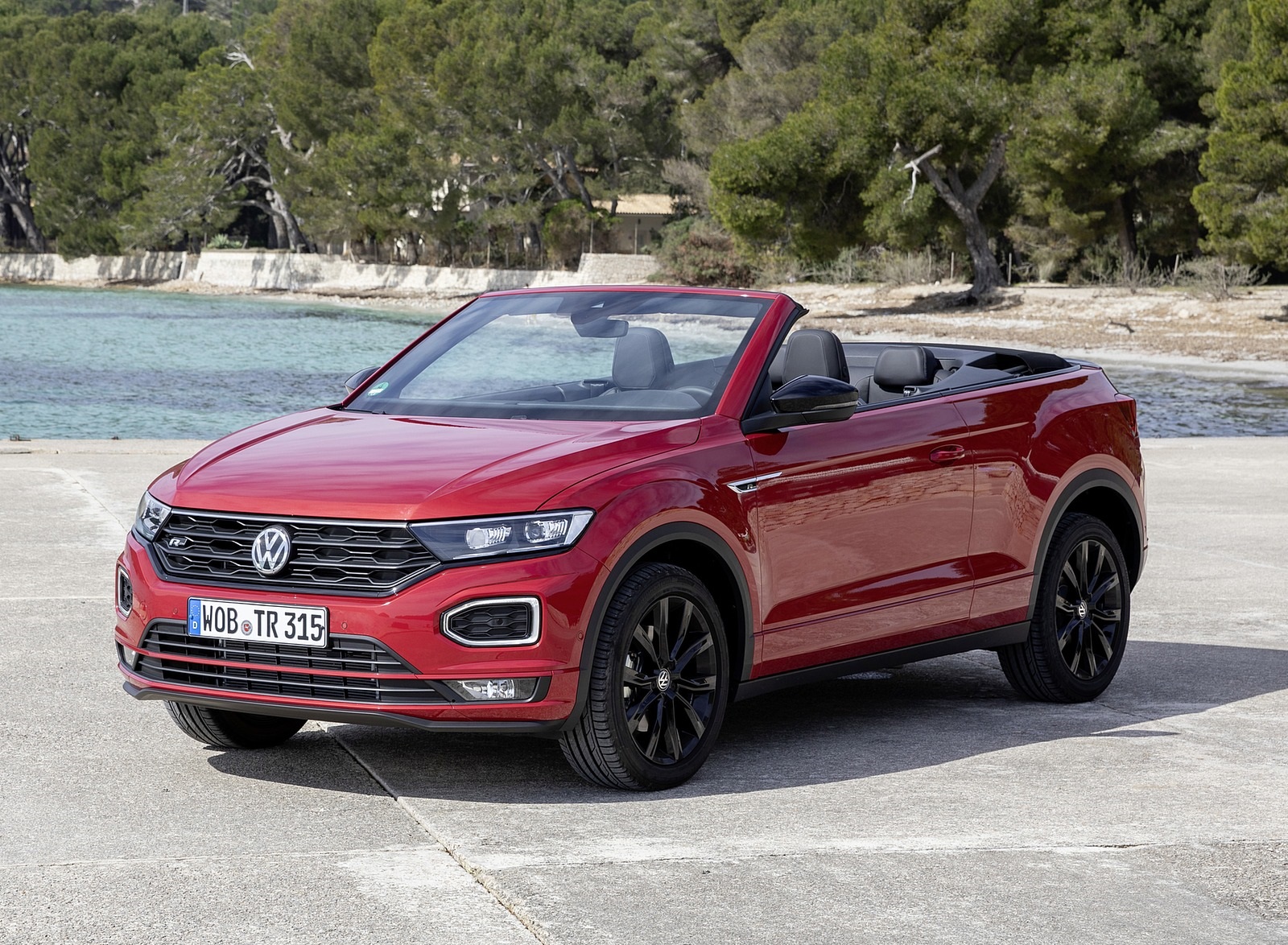 2020 Volkswagen T-Roc Cabriolet Front Three-Quarter Wallpapers #132 of 205