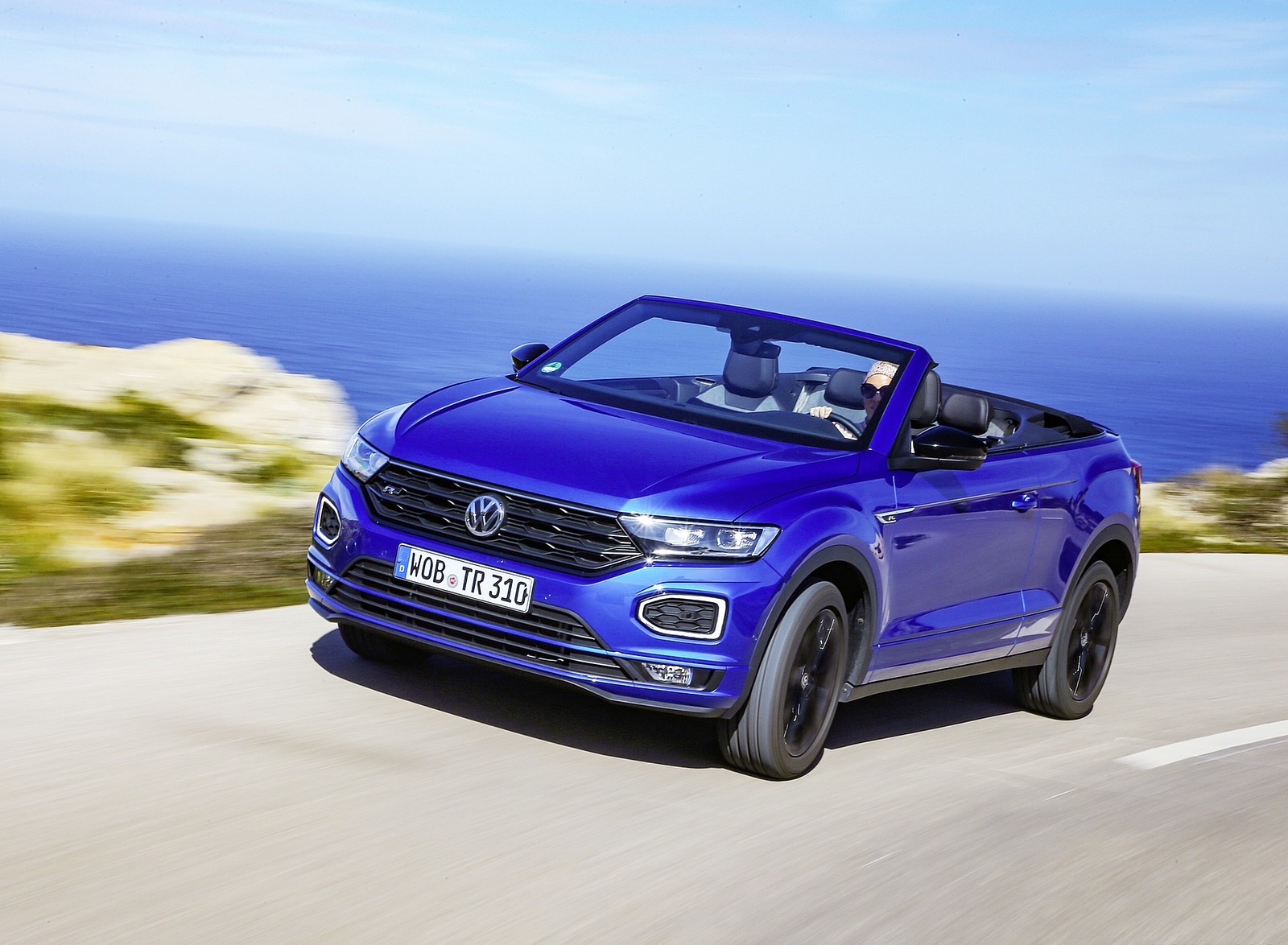 2020 Volkswagen T-Roc Cabriolet Front Three-Quarter Wallpapers #5 of 205