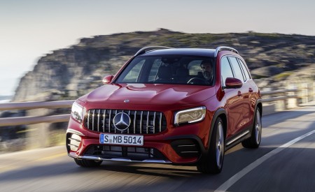 2021 Mercedes-AMG GLB 35 4MATIC (Color: Designo Patagonia Red Metallic) Front Three-Quarter Wallpapers 450x275 (69)