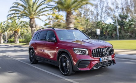 2021 Mercedes-AMG GLB 35 4MATIC (Color: Designo Patagonia Red Metallic) Front Three-Quarter Wallpapers 450x275 (41)