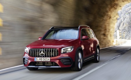 2021 Mercedes-AMG GLB 35 4MATIC (Color: Designo Patagonia Red Metallic) Front Three-Quarter Wallpapers 450x275 (70)