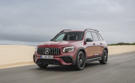2021 Mercedes-AMG GLB 35 4MATIC (Color: Designo Patagonia Red Metallic) Front Three-Quarter Wallpapers 450x275 (42)