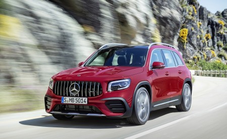 2021 Mercedes-AMG GLB 35 4MATIC (Color: Designo Patagonia Red Metallic) Front Three-Quarter Wallpapers 450x275 (71)