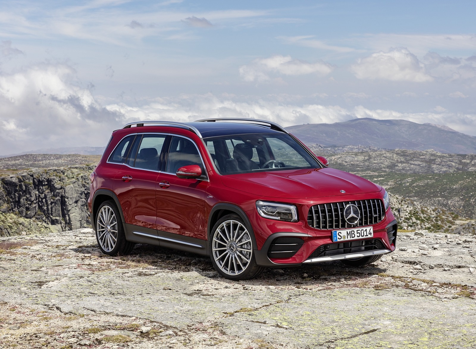 2021 Mercedes Amg Glb 35 4matic Color Designo Patagonia Red Metallic Front Three Quarter Wallpapers 41 Newcarcars