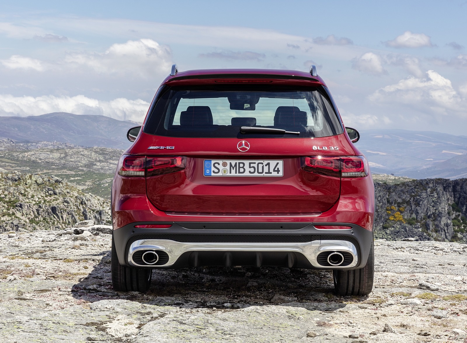 2021 Mercedes-AMG GLB 35 4MATIC (Color: Designo Patagonia Red Metallic) Rear Wallpapers #86 of 95