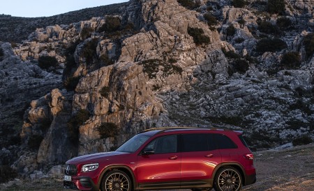 2021 Mercedes-AMG GLB 35 4MATIC (Color: Designo Patagonia Red Metallic) Side Wallpapers 450x275 (50)