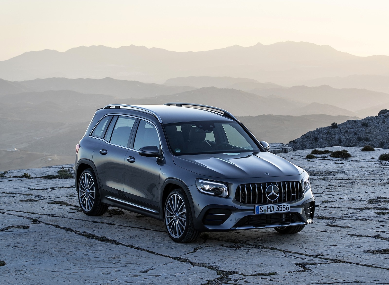 2021 Mercedes-AMG GLB 35 4MATIC (Color: Mountain Gray Metallic) Front Three-Quarter Wallpapers #61 of 95