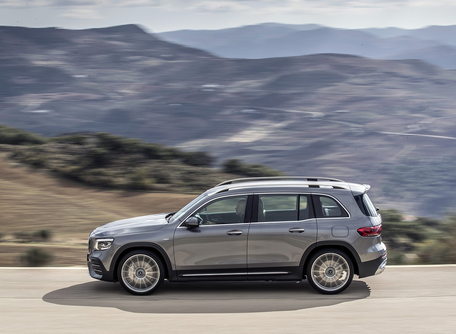 2021 Mercedes-AMG GLB 35 4MATIC (Color: Mountain Gray Metallic) Side Wallpapers #58 of 95