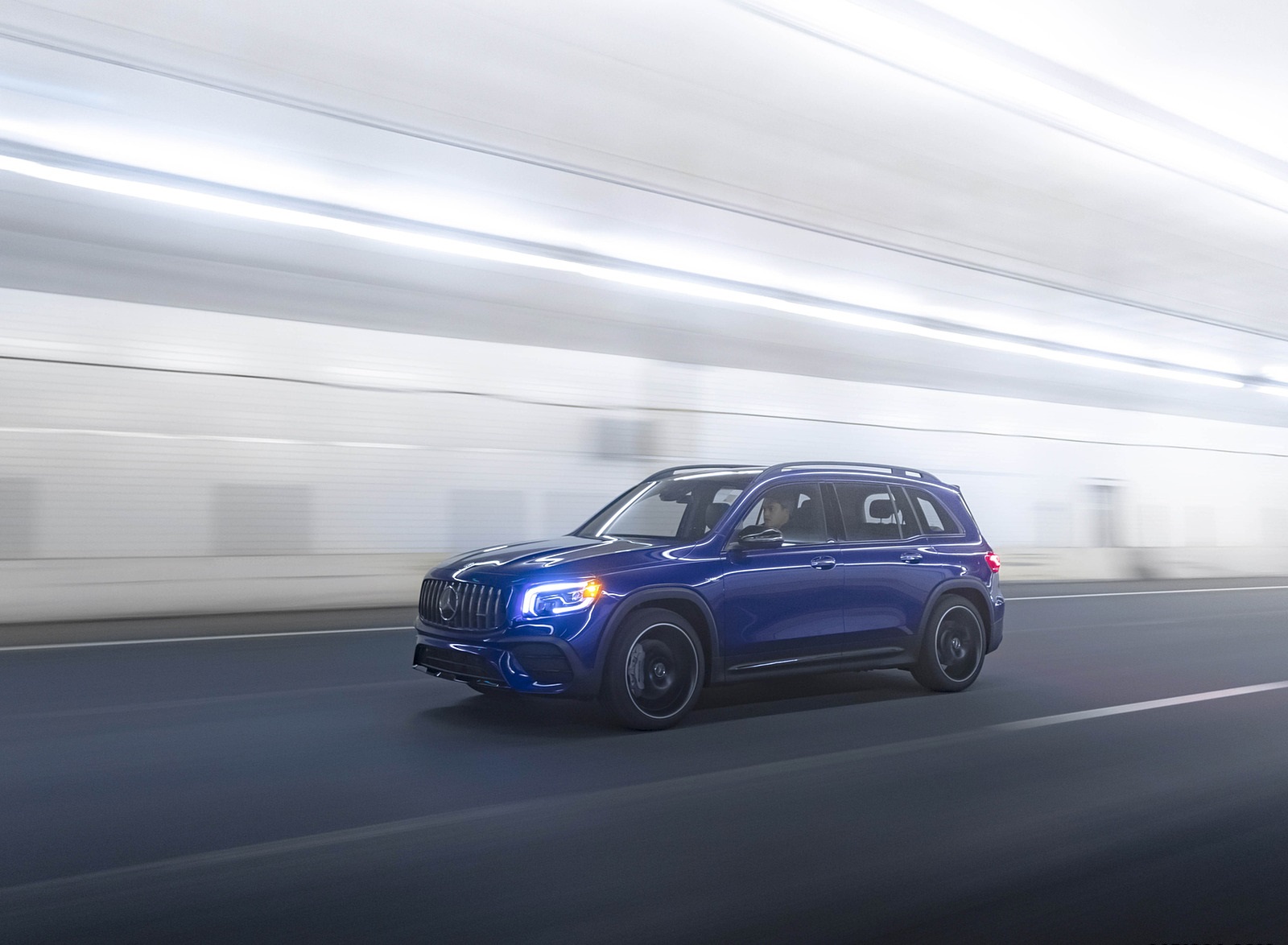 2021 Mercedes-AMG GLB 35 (US-Spec) Front Three-Quarter Wallpapers (4)