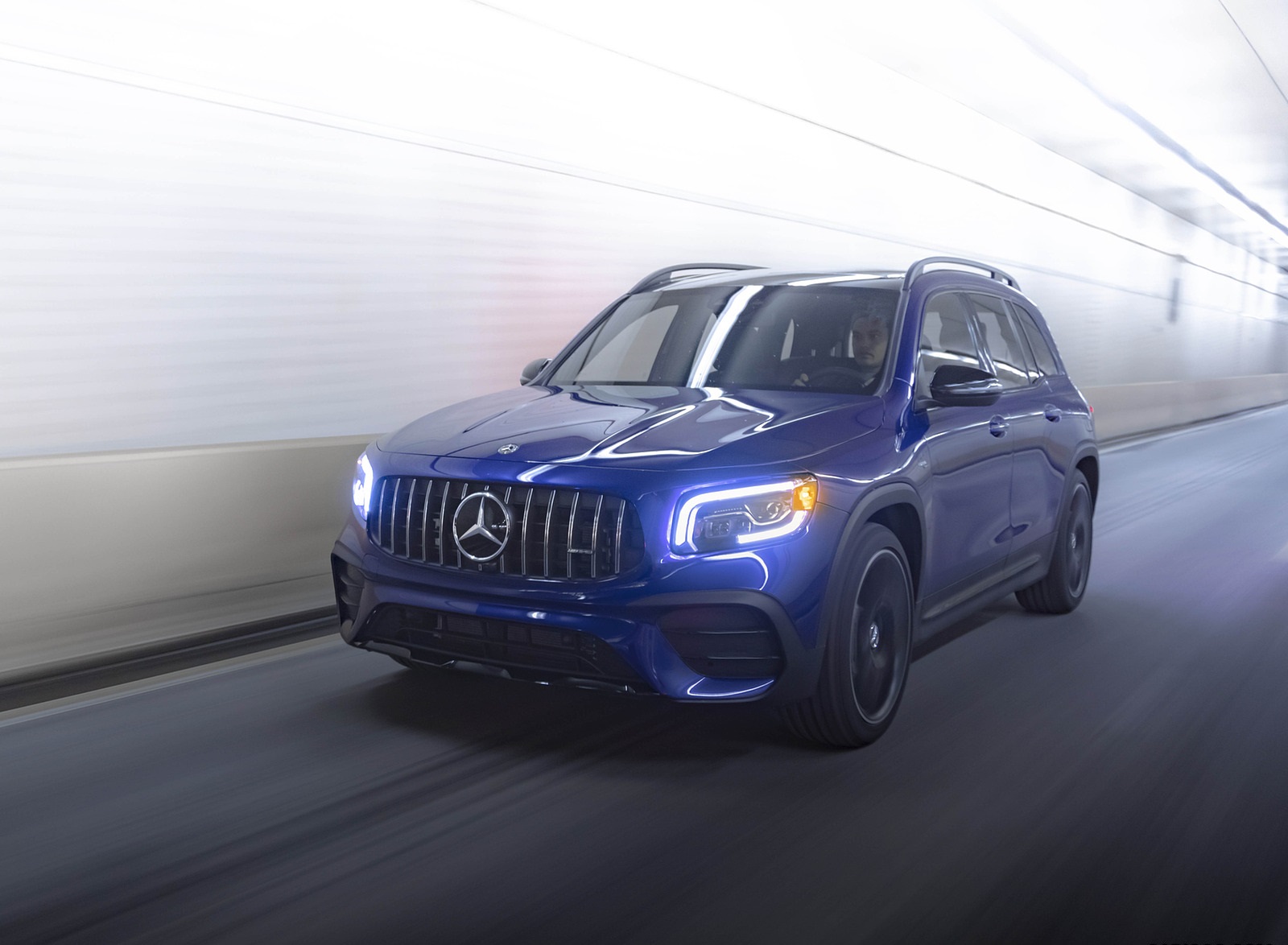 2021 Mercedes-AMG GLB 35 (US-Spec) Front Three-Quarter Wallpapers (1)