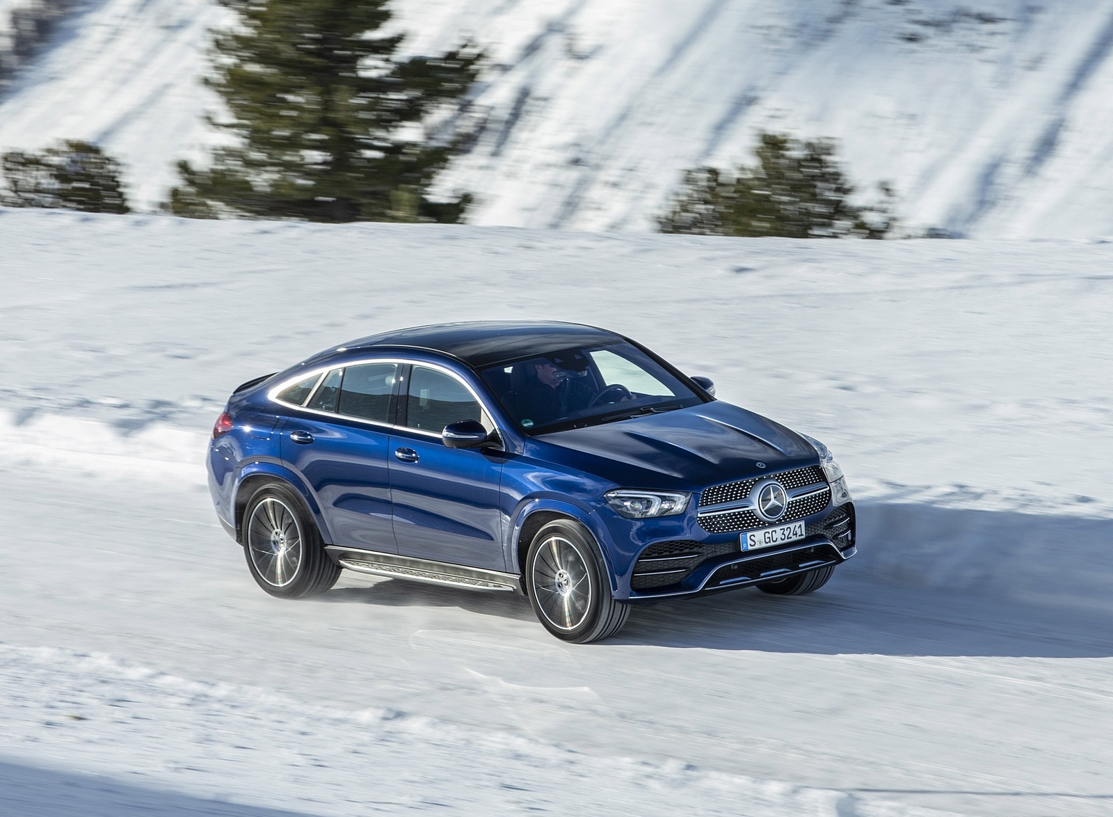 2021 Mercedes-Benz GLE Coupe 400 d 4MATIC Coupe (Color: Brilliant Blue Metallic) Front Three-Quarter Wallpapers (2)