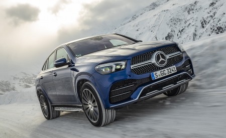 2021 Mercedes-Benz GLE Coupe 400 d 4MATIC Coupe (Color: Brilliant Blue Metallic) Front Three-Quarter Wallpapers 450x275 (1)