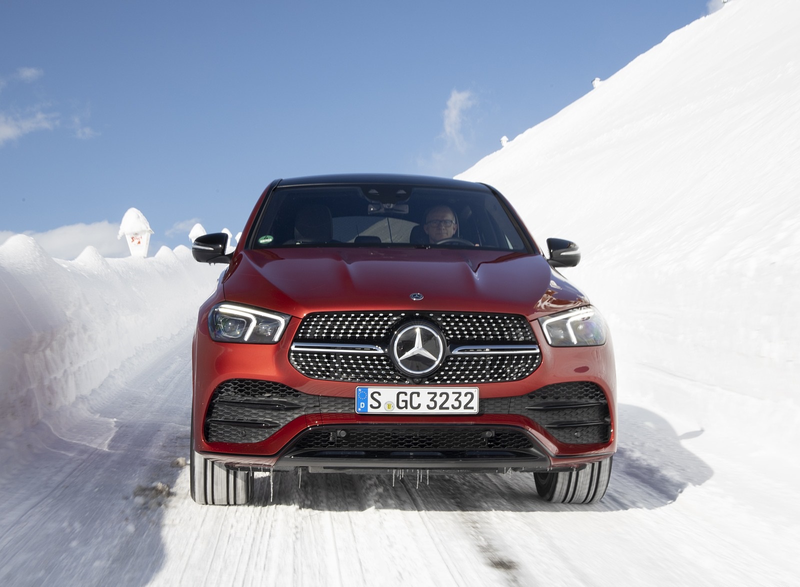 2021 Mercedes-Benz GLE Coupe 400 d 4MATIC Coupe (Color: Designo Hyacinth Red Metallic) Front Wallpapers #17 of 61