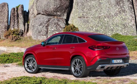 2021 Mercedes-Benz GLE Coupe (Color: Designo Hyacinth Red Metallic) Rear Three-Quarter Wallpapers 450x275 (42)
