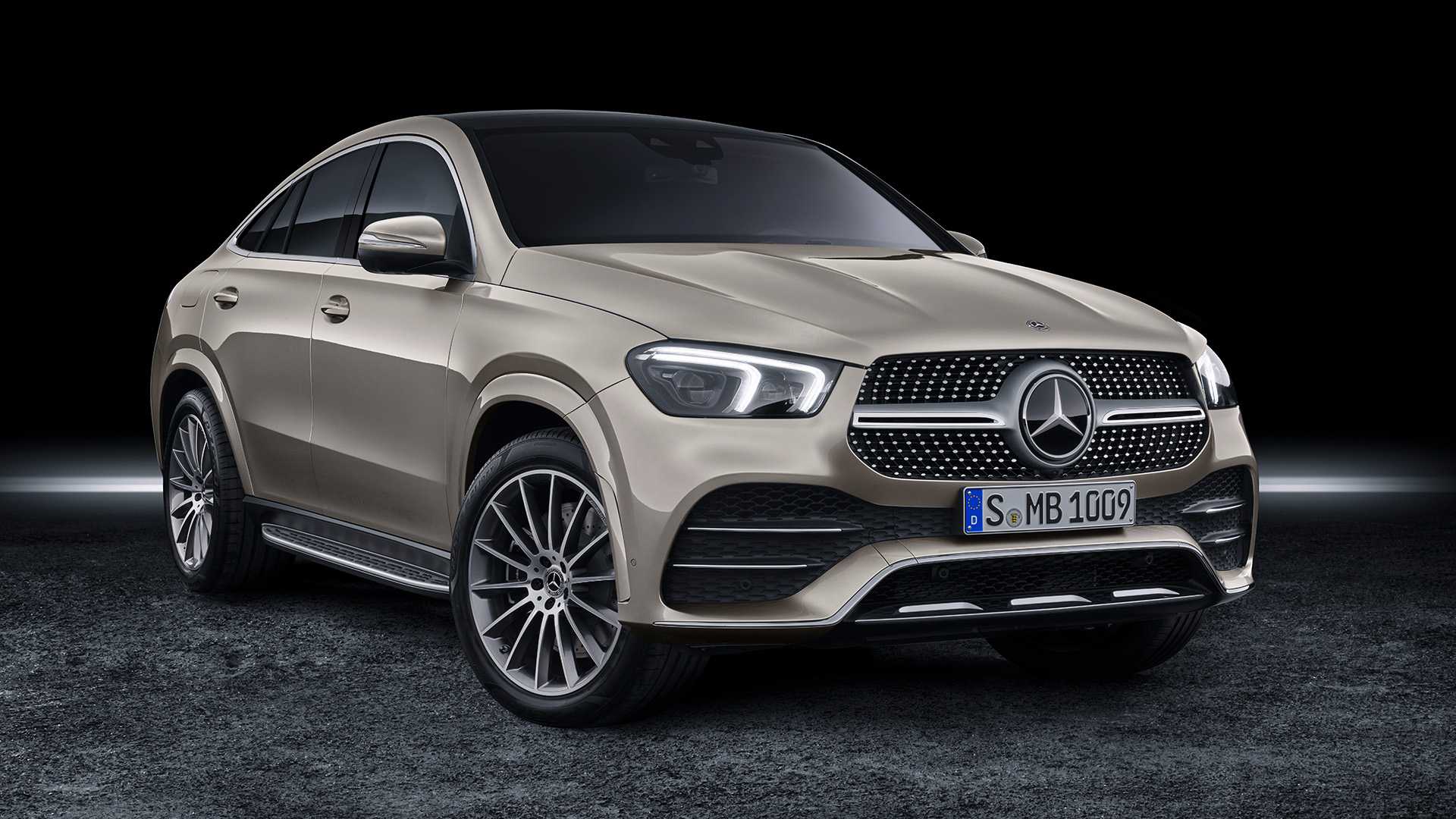 2021 Mercedes-Benz GLE Coupe (Color: Moyave Silver) Front Three-Quarter Wallpapers #49 of 61