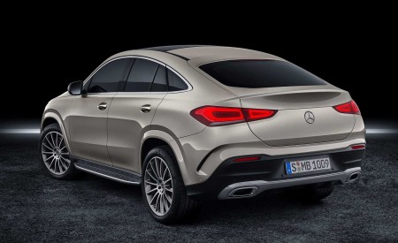 2021 Mercedes-Benz GLE Coupe (Color: Moyave Silver) Rear Three-Quarter Wallpapers 450x275 (50)