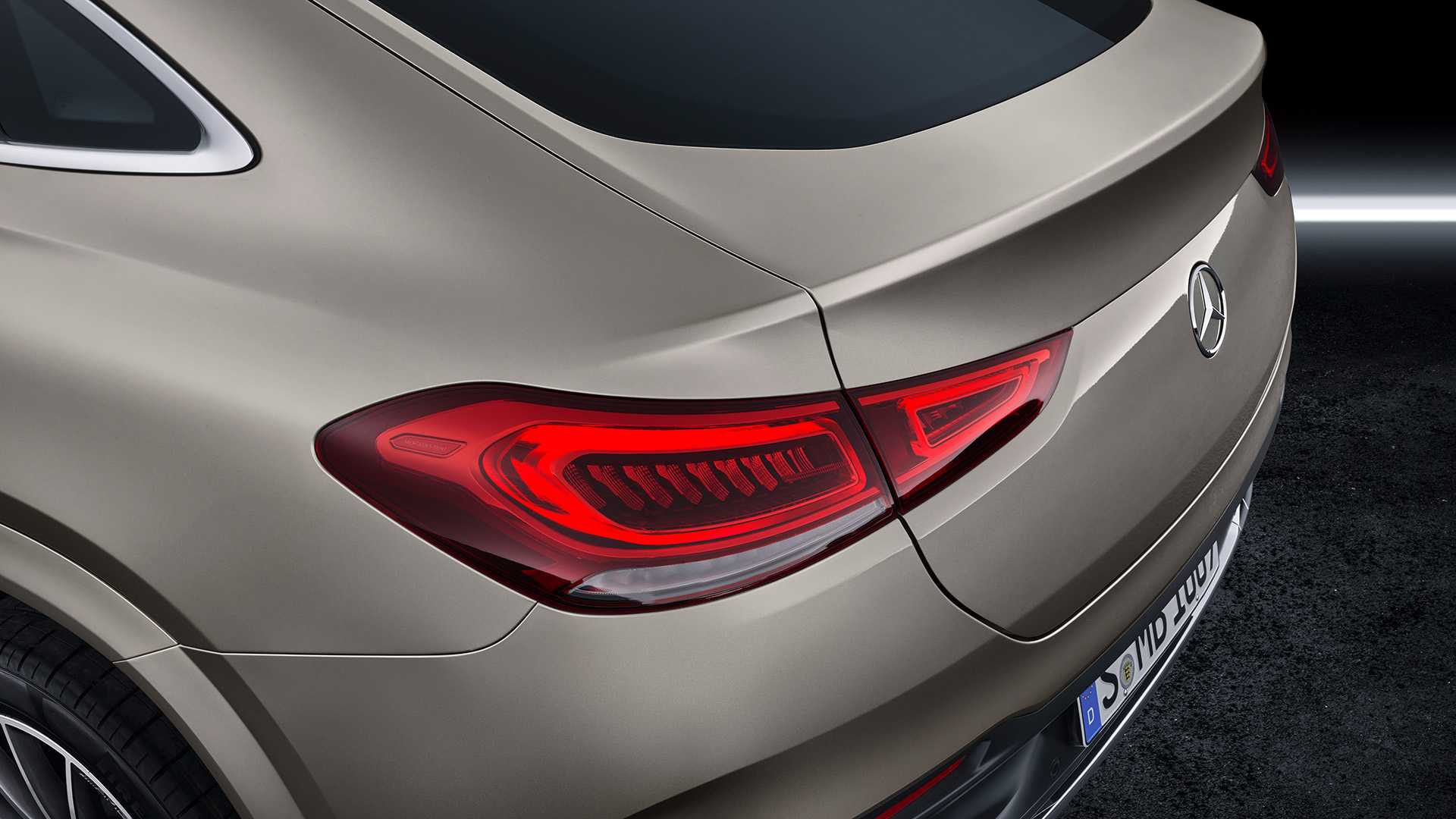 2021 Mercedes-Benz GLE Coupe (Color: Moyave Silver) Tail Light Wallpapers #57 of 61