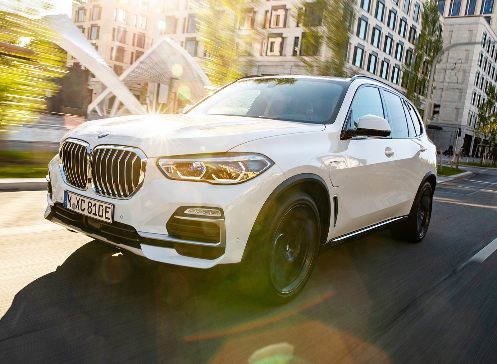 2019 BMW X5 xDrive45e iPerformance Front Three-Quarter Wallpapers #12 of 113