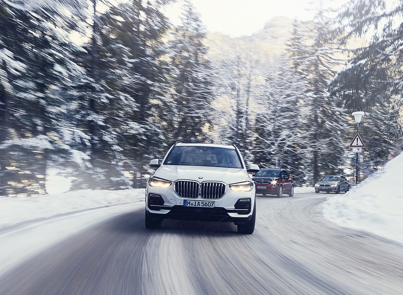 2019 BMW X5 xDrive45e iPerformance Front Wallpapers #98 of 113