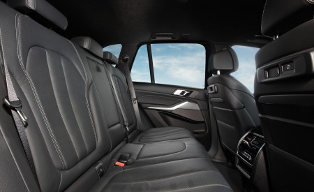 2019 BMW X5 xDrive45e iPerformance Interior Rear Seats Wallpapers 450x275 (81)