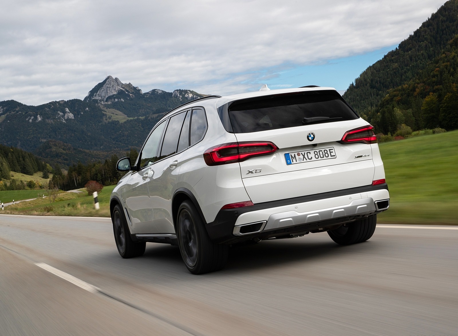 2019 BMW X5 xDrive45e iPerformance Rear Three-Quarter Wallpapers (8)