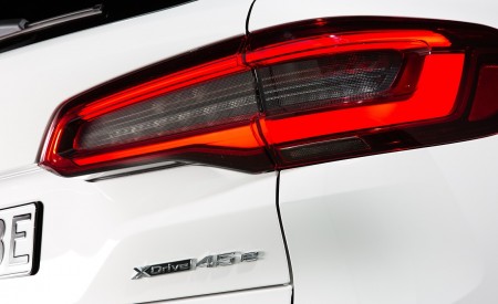 2019 BMW X5 xDrive45e iPerformance Tail Light Wallpapers 450x275 (57)