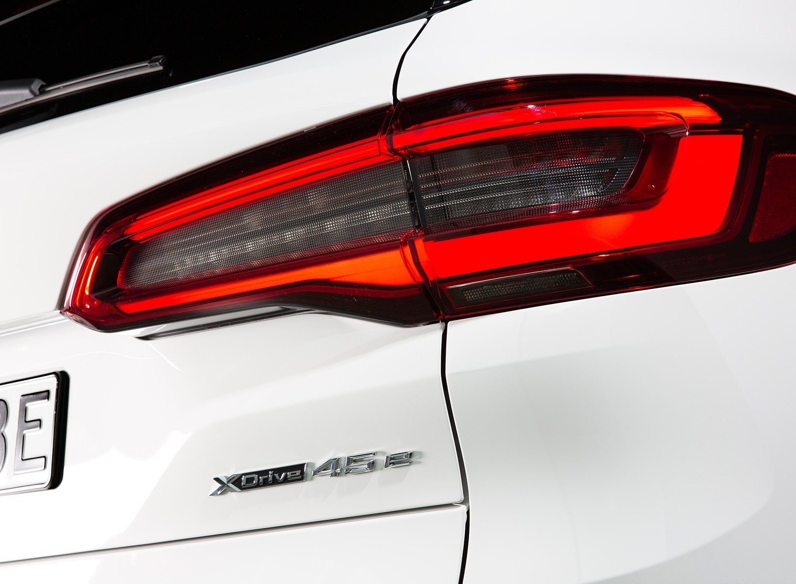 2019 BMW X5 xDrive45e iPerformance Tail Light Wallpapers #57 of 113