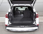 2019 BMW X5 xDrive45e iPerformance Trunk Wallpapers 150x120 (82)