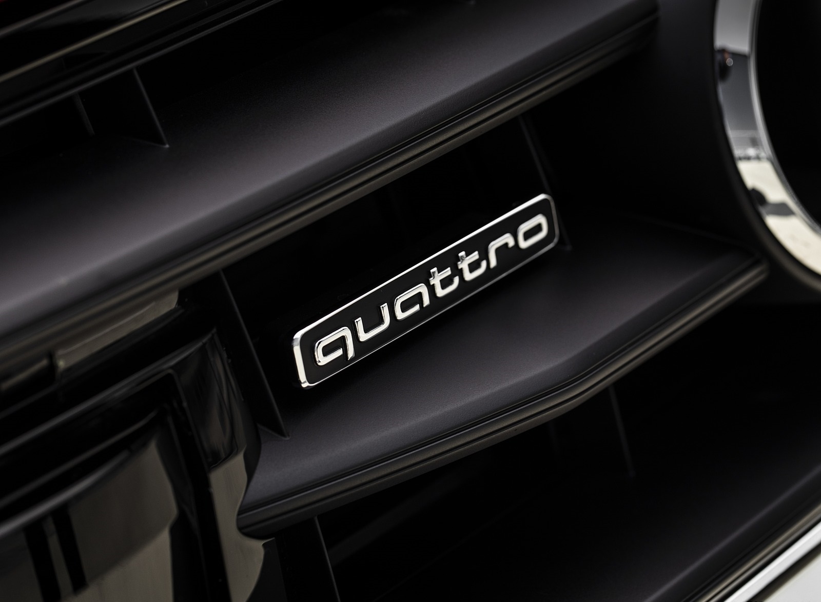 2020 Audi A7 Sportback 55 TFSI e quattro Plug-In Hybrid Badge Wallpapers #47 of 73