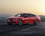 2020 Audi A7 Sportback 55 TFSI e quattro (Plug-In Hybrid Color: Tango Red) Front Three-Quarter Wallpapers 150x120