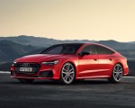 2020 Audi A7 Sportback 55 TFSI e quattro (Plug-In Hybrid Color: Tango Red) Front Three-Quarter Wallpapers 150x120 (66)