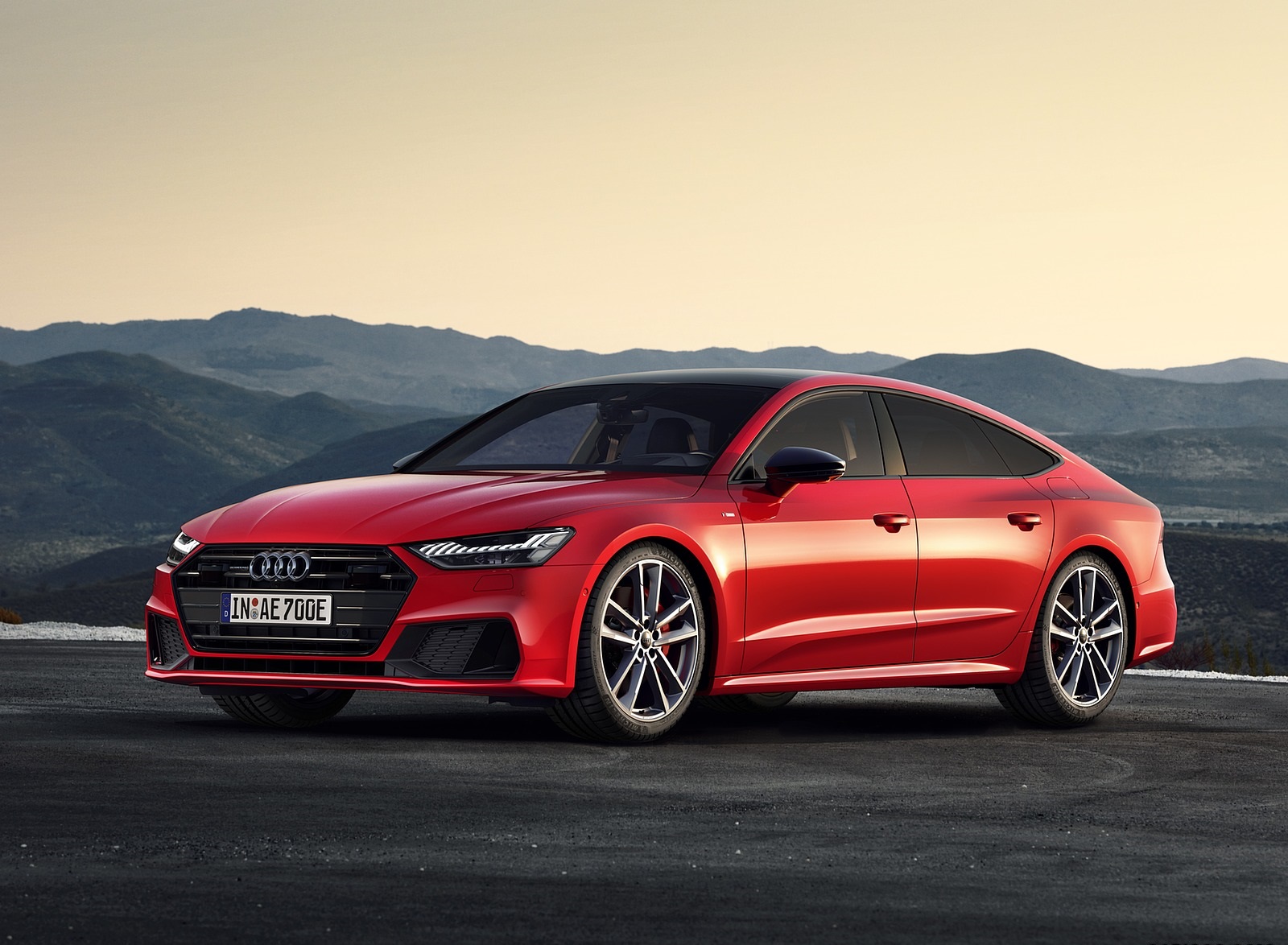 2020 Audi A7 Sportback 55 TFSI e quattro (Plug-In Hybrid Color: Tango Red) Front Three-Quarter Wallpapers #66 of 73