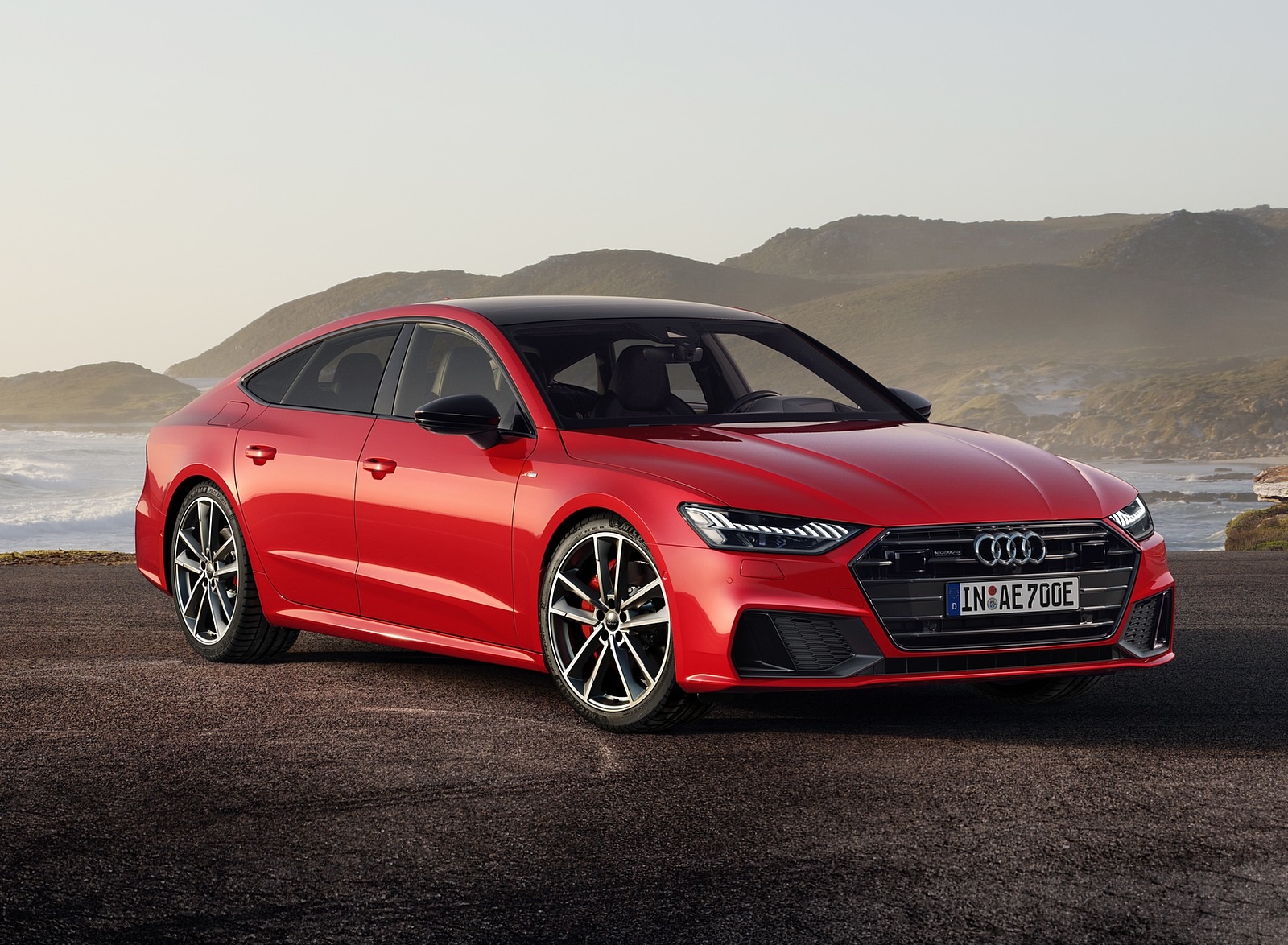 2020 Audi A7 Sportback 55 TFSI e quattro (Plug-In Hybrid Color: Tango Red) Front Three-Quarter Wallpapers #67 of 73