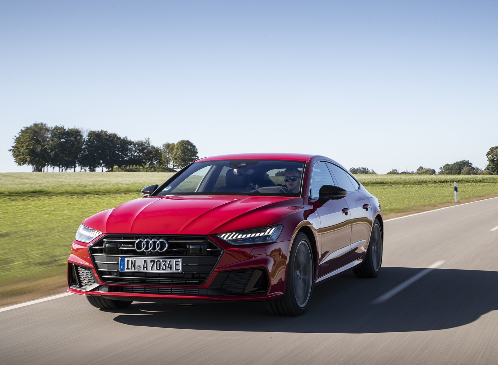 2020 Audi A7 Sportback 55 TFSI e quattro Plug-In Hybrid (Color: Tango Red) Front Three-Quarter Wallpapers (3)