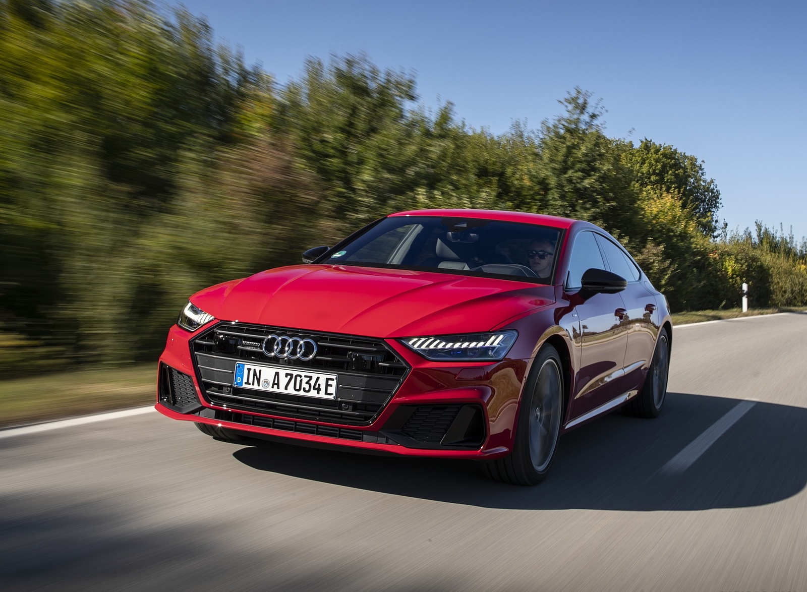 2020 Audi A7 Sportback 55 TFSI e quattro Plug-In Hybrid (Color: Tango Red) Front Three-Quarter Wallpapers #5 of 73