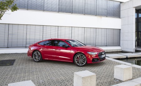 2020 Audi A7 Sportback 55 TFSI e quattro Plug-In Hybrid (Color: Tango Red) Side Wallpapers 450x275 (36)