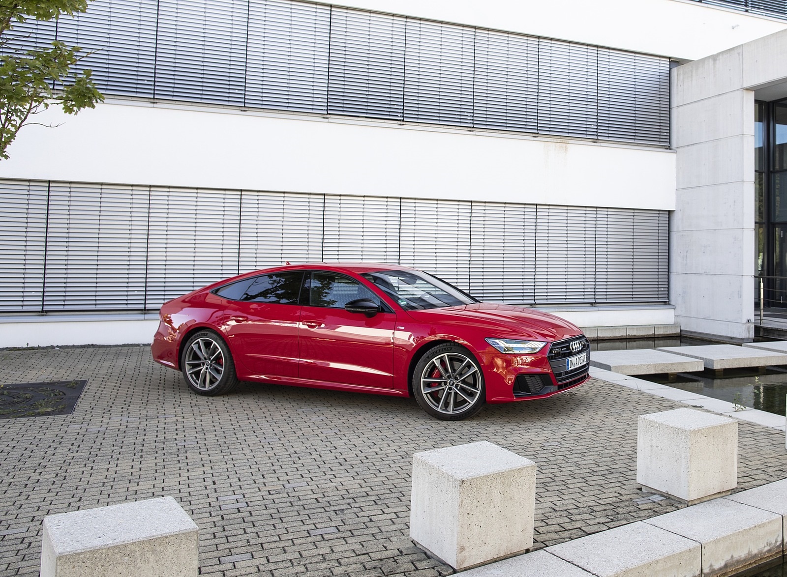 2020 Audi A7 Sportback 55 TFSI e quattro Plug-In Hybrid (Color: Tango Red) Side Wallpapers #36 of 73
