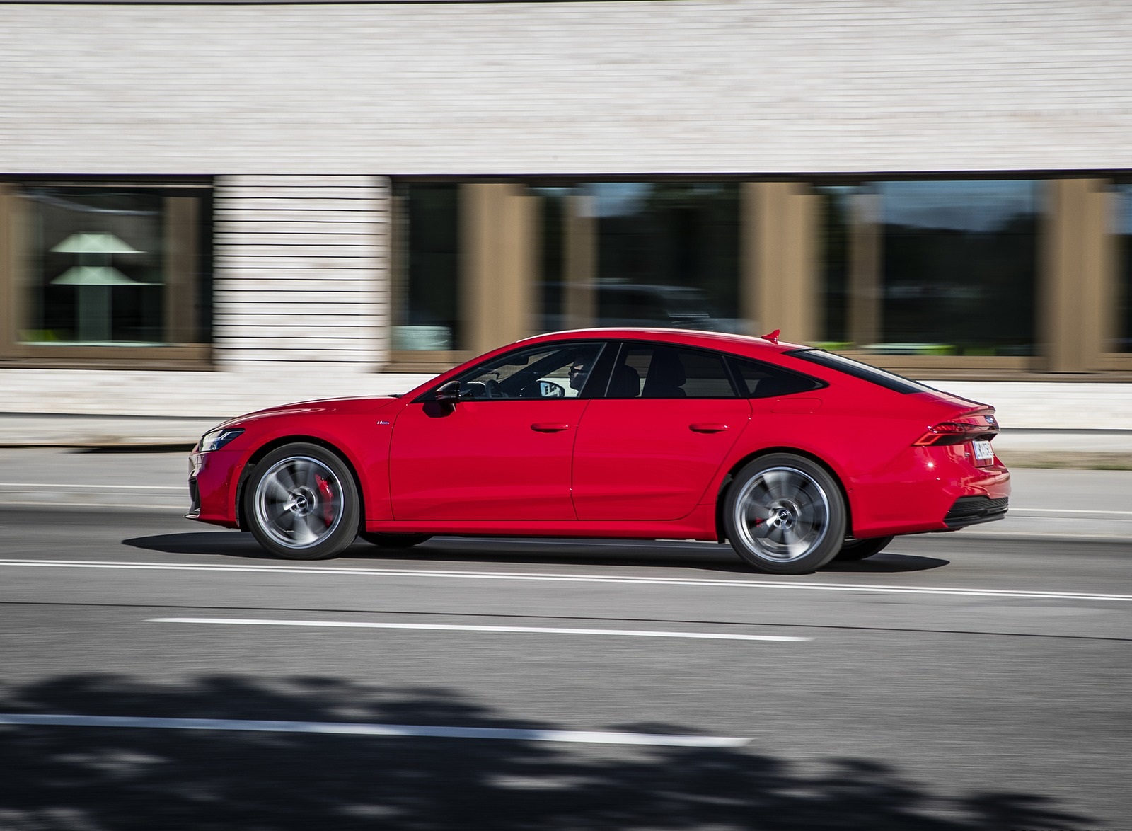 2020 Audi A7 Sportback 55 TFSI e quattro Plug-In Hybrid (Color: Tango Red) Side Wallpapers #22 of 73