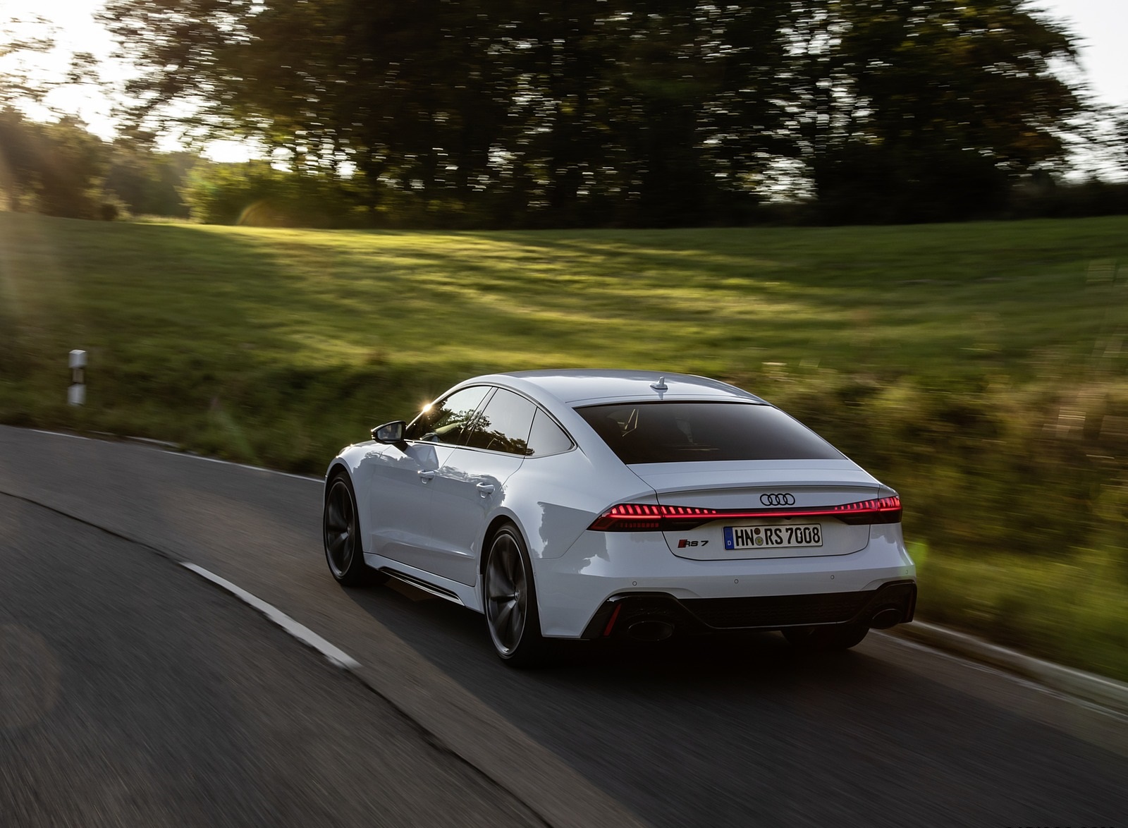 2020 Audi RS 7 Sportback (Color: Glacier White) Rear Three-Quarter Wallpapers #27 of 99