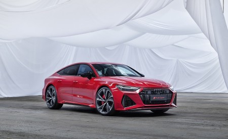 2020 Audi RS 7 Sportback (Color: Tango Red) Front Three-Quarter Wallpapers 450x275 (46)