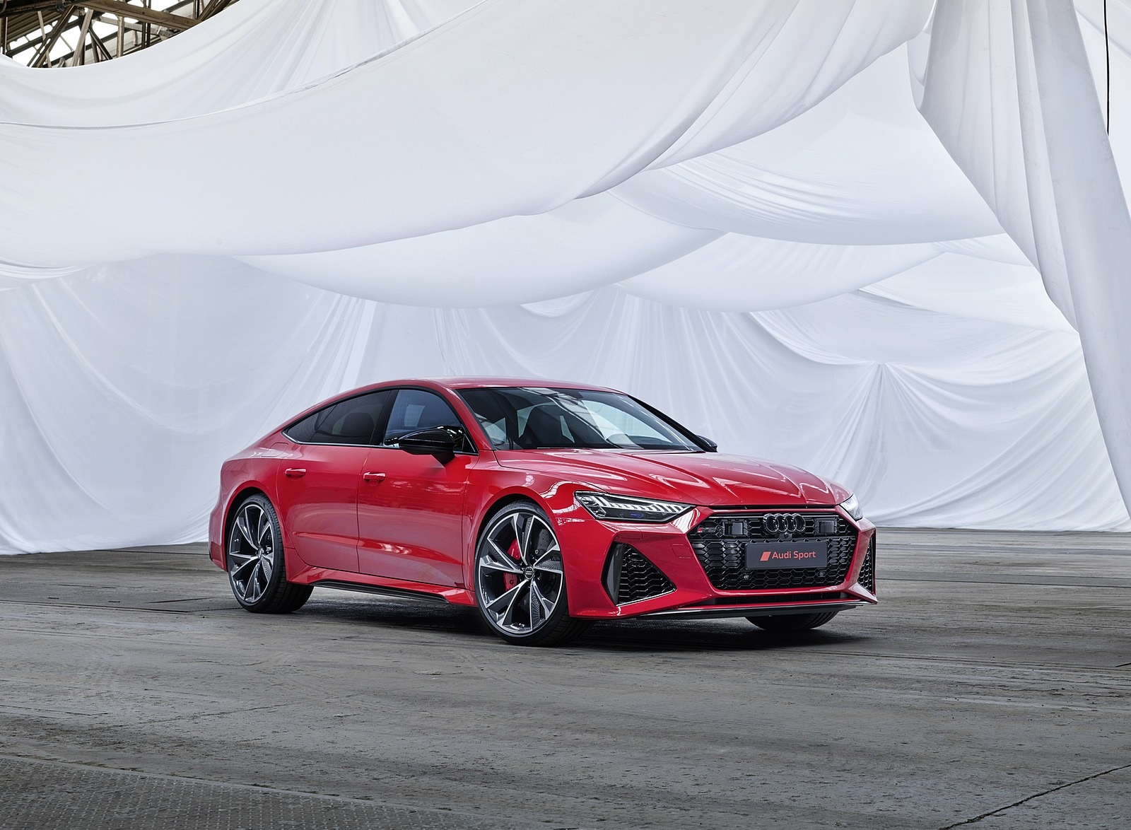 2020 Audi RS 7 Sportback (Color: Tango Red) Front Three-Quarter Wallpapers #46 of 99