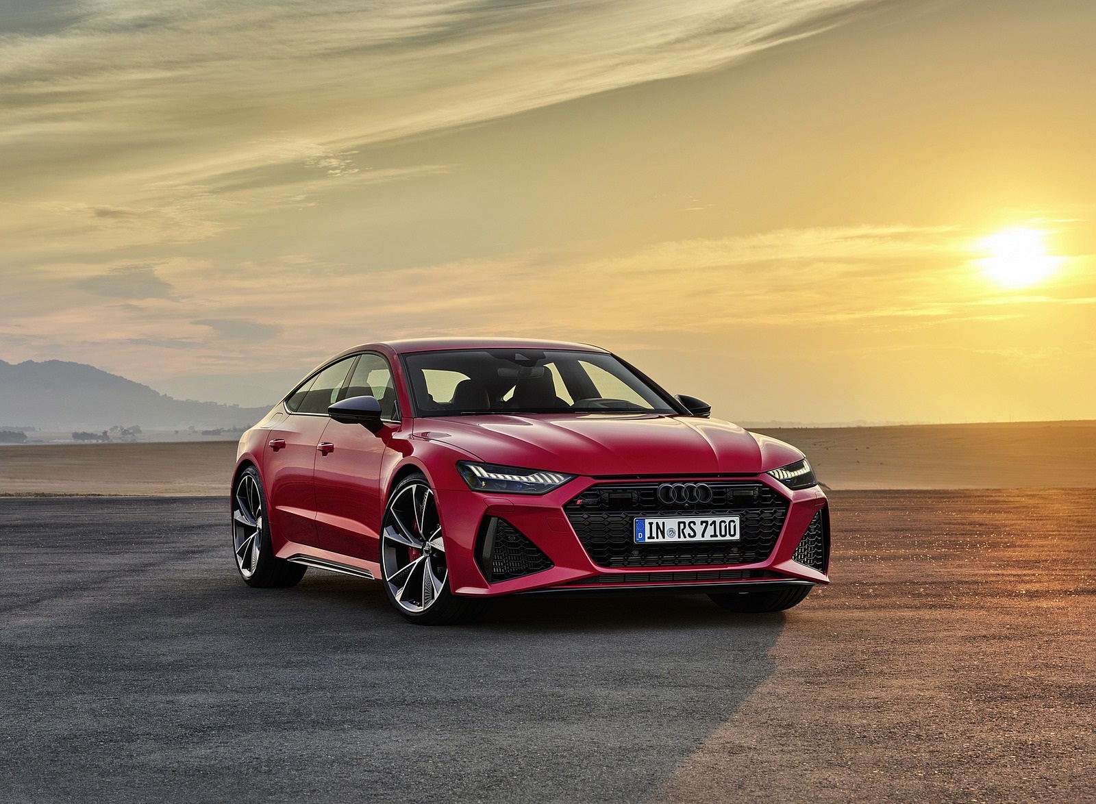 2020 Audi RS 7 Sportback (Color: Tango Red) Front Three-Quarter Wallpapers #39 of 99