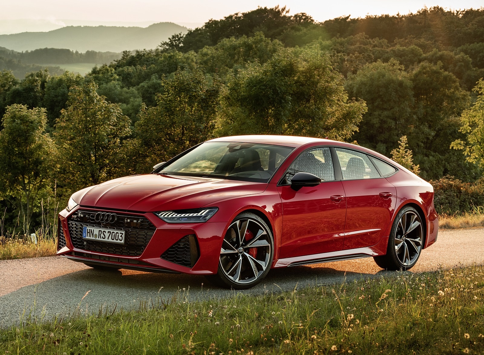 2020 Audi RS 7 Sportback (Color: Tango Red) Front Three-Quarter Wallpapers #21 of 99