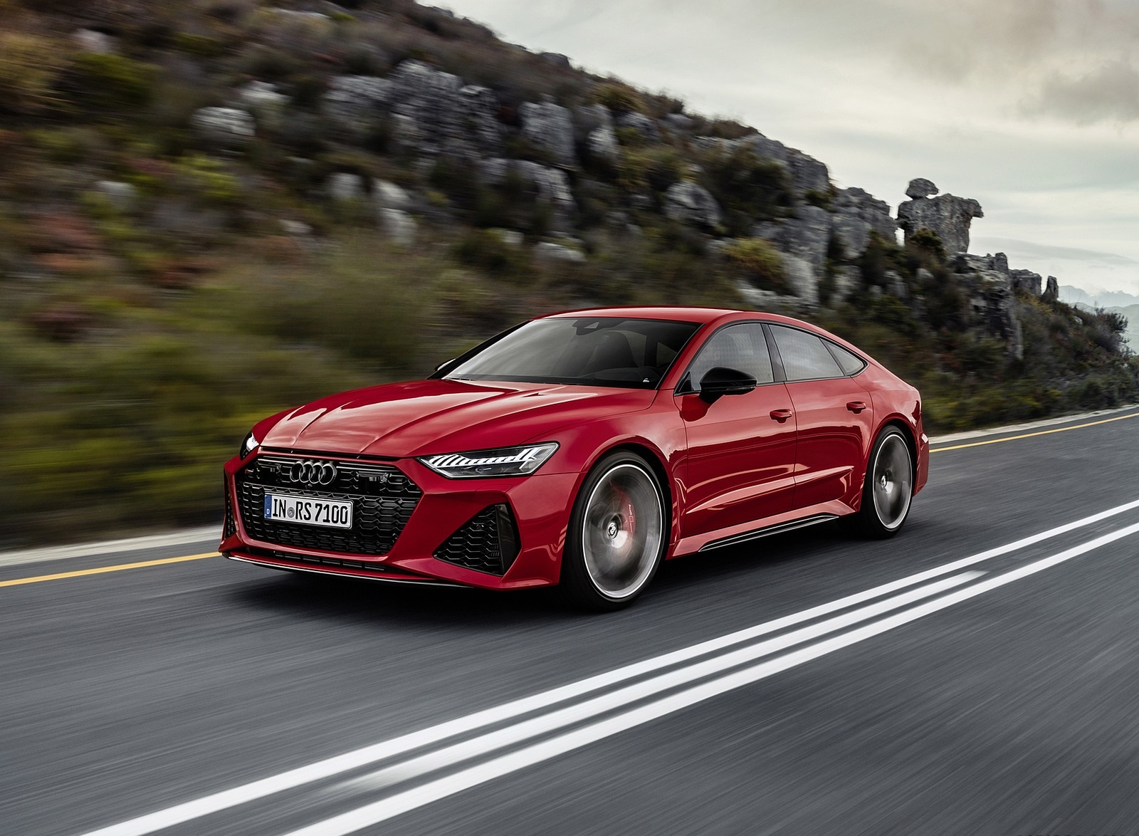 2020 Audi RS 7 Sportback (Color: Tango Red) Front Three-Quarter Wallpapers (2)