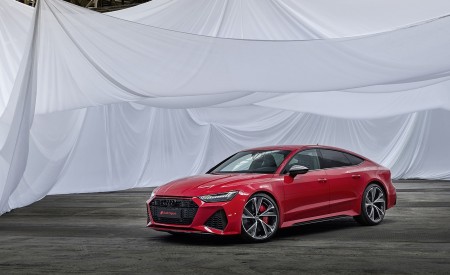 2020 Audi RS 7 Sportback (Color: Tango Red) Front Three-Quarter Wallpapers 450x275 (47)
