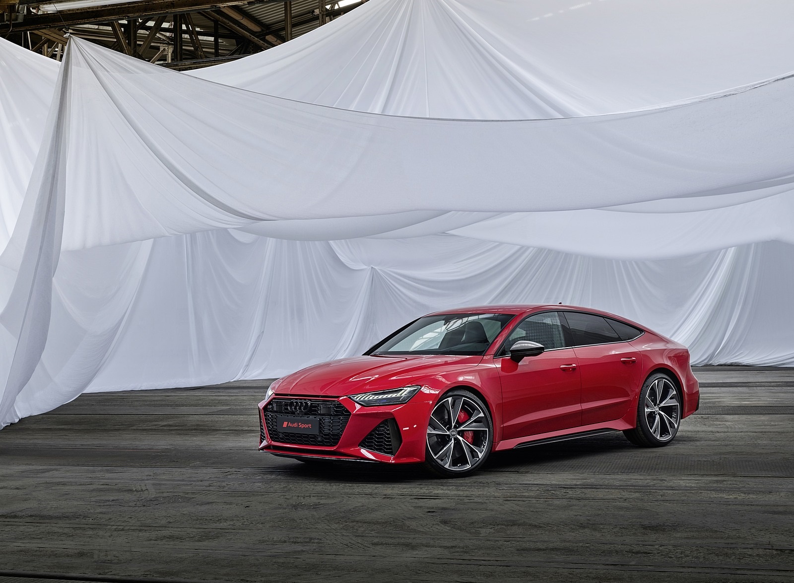 2020 Audi RS 7 Sportback (Color: Tango Red) Front Three-Quarter Wallpapers #47 of 99