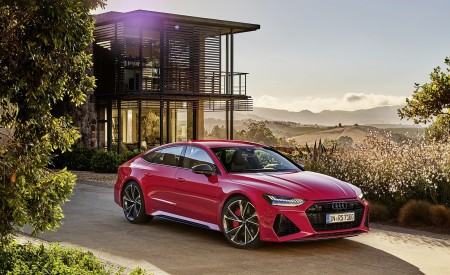 2020 Audi RS 7 Sportback (Color: Tango Red) Front Three-Quarter Wallpapers 450x275 (56)