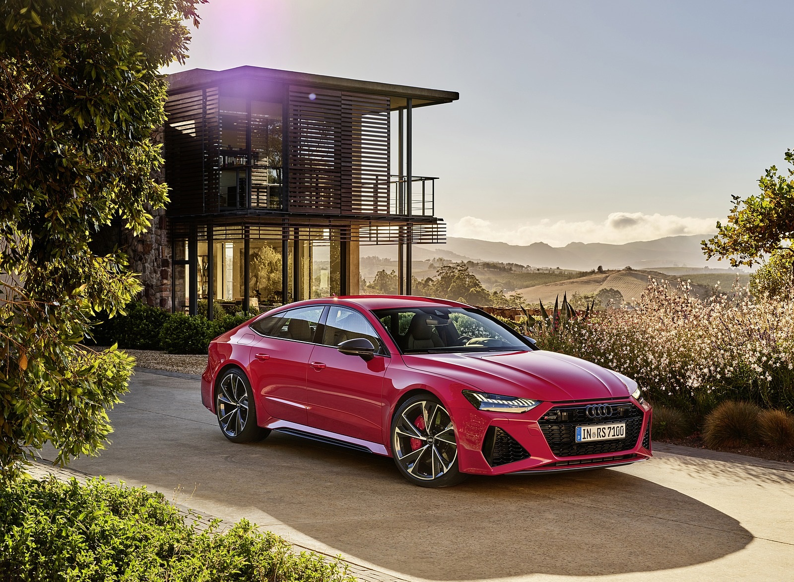 2020 Audi RS 7 Sportback (Color: Tango Red) Front Three-Quarter Wallpapers #56 of 99