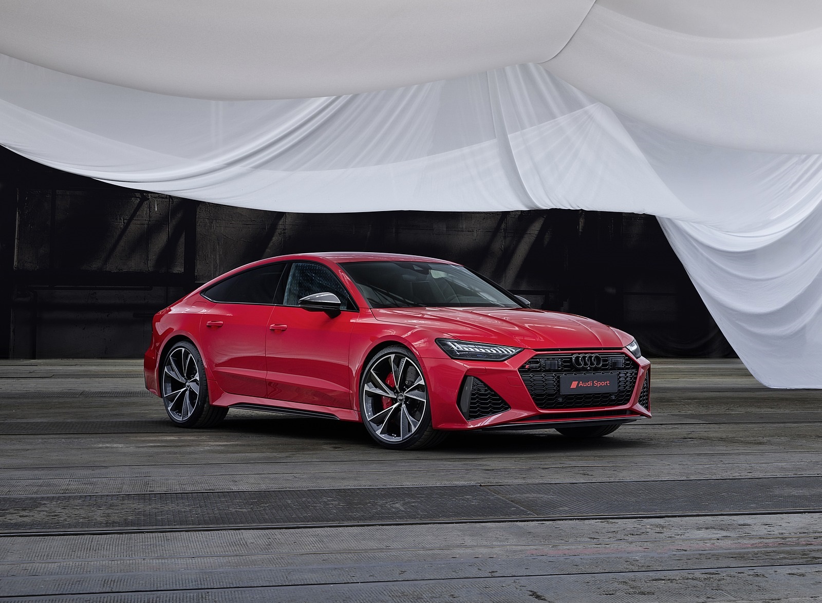 2020 Audi RS 7 Sportback (Color: Tango Red) Front Three-Quarter Wallpapers #48 of 99